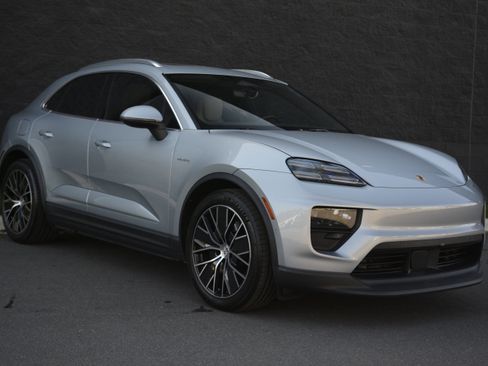 Certified 2025 Porsche Macan 4S Electric image 10