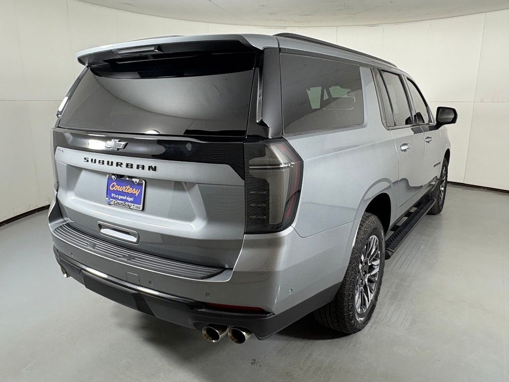 Used 2026 Chevrolet Suburban Z71 w/ Comfort Package AWD/4WD image 8