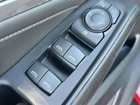 Used 2023 Chevrolet Traverse LT FWD image 17