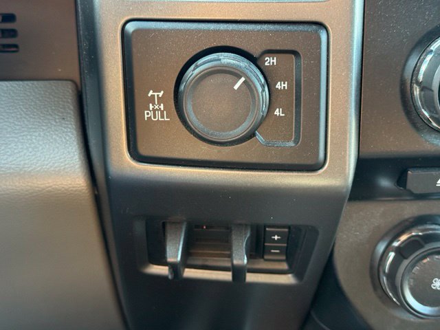 Used 2017 Ford F250 XLT w/ XLT Premium Package AWD/4WD image 16