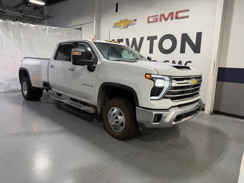 Used 2024 Chevrolet Silverado 3500 LTZ w/ LTZ Plus Package AWD/4WD image 2