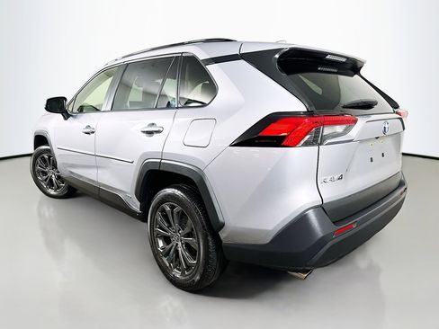 Used 2022 Toyota RAV4 XLE Premium image 5