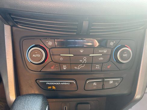 Used 2018 Ford Escape SE image 25