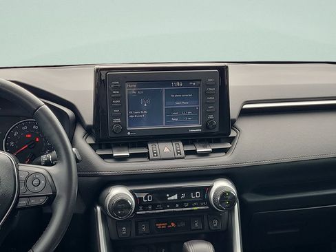 Used 2020 Toyota RAV4 XLE Premium FWD image 19