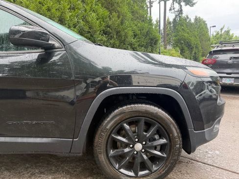 Used 2014 Jeep Cherokee Latitude w/ Comfort/Convenience Group AWD/4WD image 3