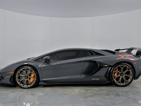 Used 2019 Lamborghini Aventador SVJ image 9