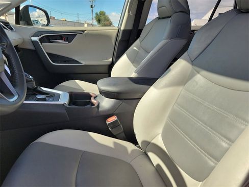 Used 2020 Toyota RAV4 Limited image 21