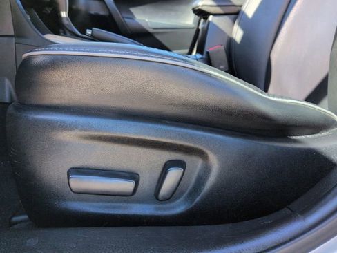 Used 2018 Toyota Corolla XLE image 19