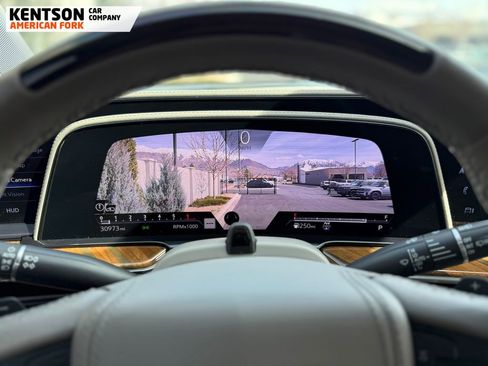 Used 2024 Cadillac Escalade Sport Platinum w/ LPO, ONYX Package image 19