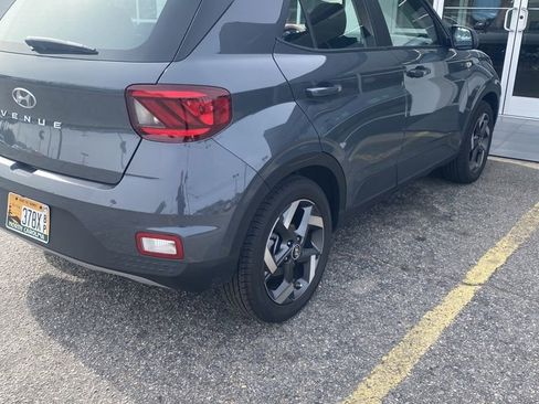 Used 2026 Hyundai Venue SEL image 4