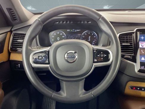 Used 2022 Volvo XC90 T6 Momentum w/ Advanced Package image 13
