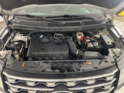 Used 2016 Ford Explorer XLT w/ Equipment Group 202A AWD/4WD image 26