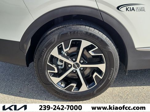 Certified 2025 Kia Sportage EX AWD/4WD image 9
