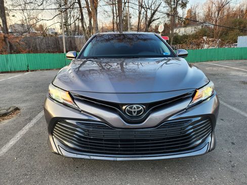 Used 2019 Toyota Camry LE image 2