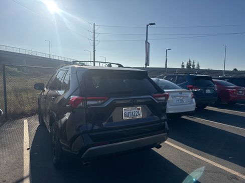 Used 2021 Toyota RAV4 XSE image 4