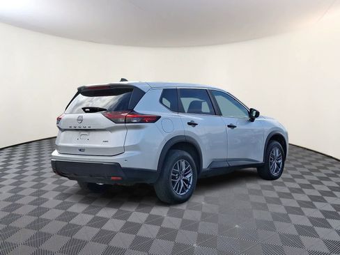 Used 2024 Nissan Rogue S AWD/4WD image 5