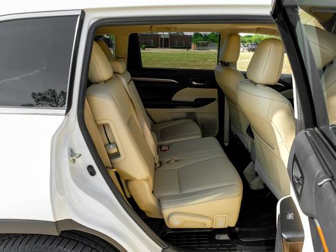 Used 2019 Toyota Highlander Limited FWD image 41