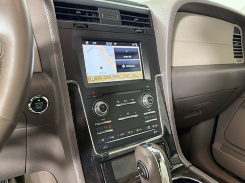 Used 2016 Lincoln Navigator Select RWD image 24
