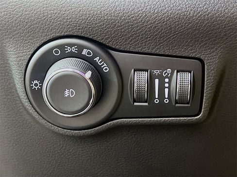 Used 2024 Jeep Compass Trailhawk image 11