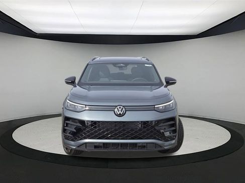 New 2026 Volkswagen Tiguan SE R-Line image 2