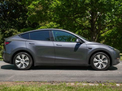 Used 2021 Tesla Model Y Long Range AWD/4WD image 4