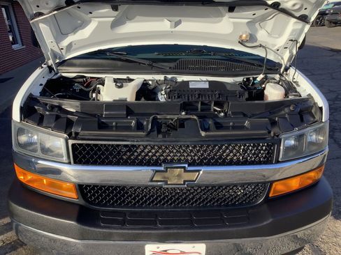 Used 2021 Chevrolet Express 3500 LT w/ LT Preferred Equipment Group image 20