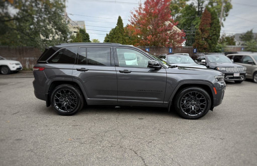New 2026 Jeep Grand Cherokee Summit w/ Obsidian Package AWD/4WD image 4