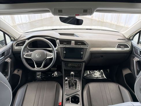 Used 2022 Volkswagen Tiguan SE FWD image 17