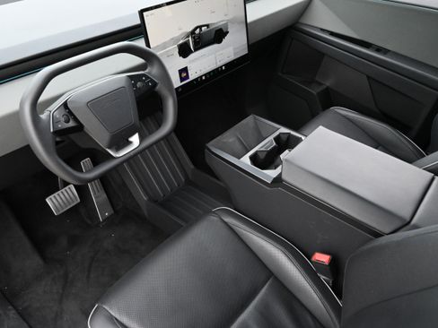Used 2024 Tesla Cybertruck AWD Crew Cab image 14