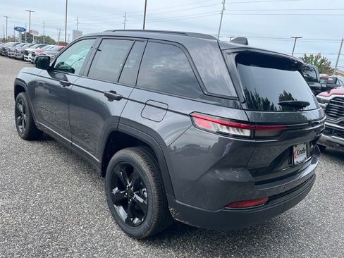 New 2025 Jeep Grand Cherokee Altitude image 30