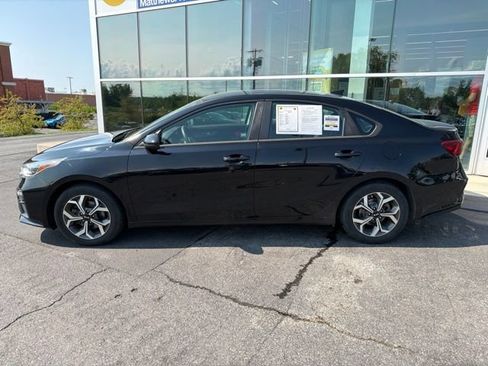 Certified 2021 Kia Forte LXS FWD image 3