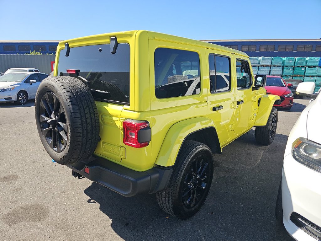 Used 2024 Jeep Wrangler Unlimited Sahara AWD/4WD image 2