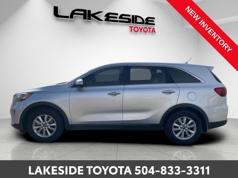 Used 2019 Kia Sorento LX image 3