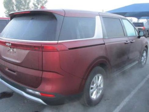 Certified 2024 Kia Carnival LX image 3