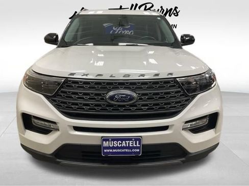 Used 2023 Ford Explorer XLT w/ Equipment Group 202A AWD/4WD image 2