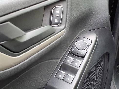 Certified 2022 Ford Escape SE image 12