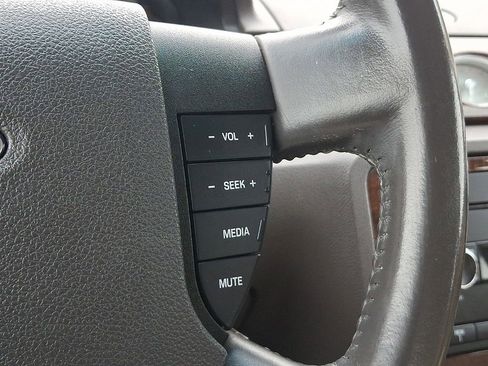 Used 2008 Ford Taurus Limited FWD image 22