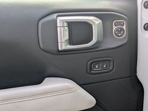 Used 2023 Jeep Wrangler Unlimited Sahara image 15