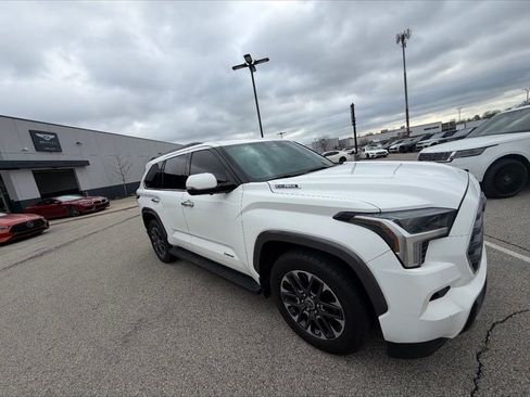 Used 2023 Toyota Sequoia Limited image 9