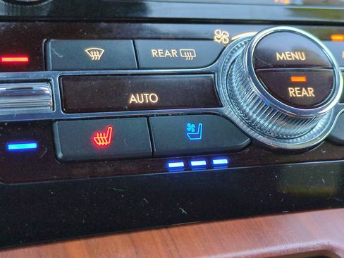 Used 2021 Lincoln Navigator Reserve w/ Luxury Package RWD image 23