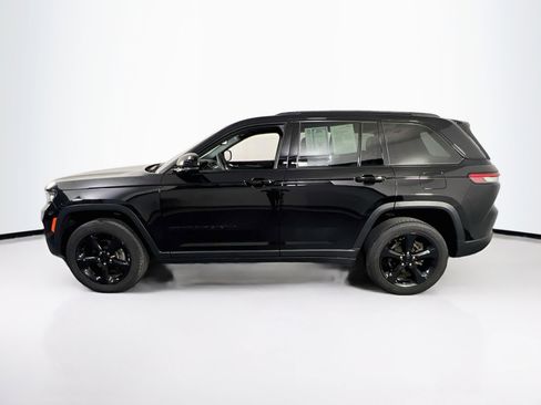 Used 2023 Jeep Grand Cherokee Altitude image 8