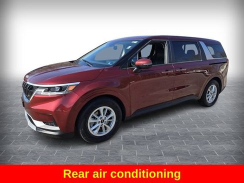 Used 2024 Kia Carnival LX FWD image 4