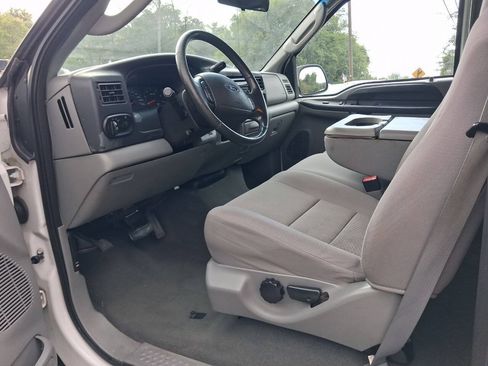 Used 2005 Ford Excursion XLT AWD/4WD image 16