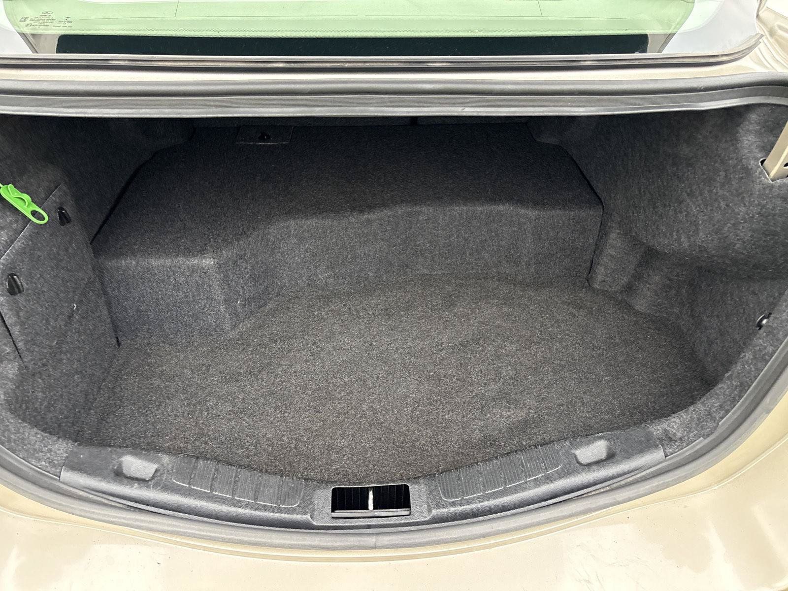Used 2018 Ford Fusion SE FWD image 11