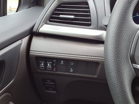 Used 2018 Honda Odyssey EX image 13