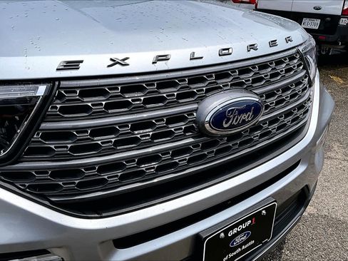 Used 2023 Ford Explorer XLT w/ Equipment Group 202A RWD image 30