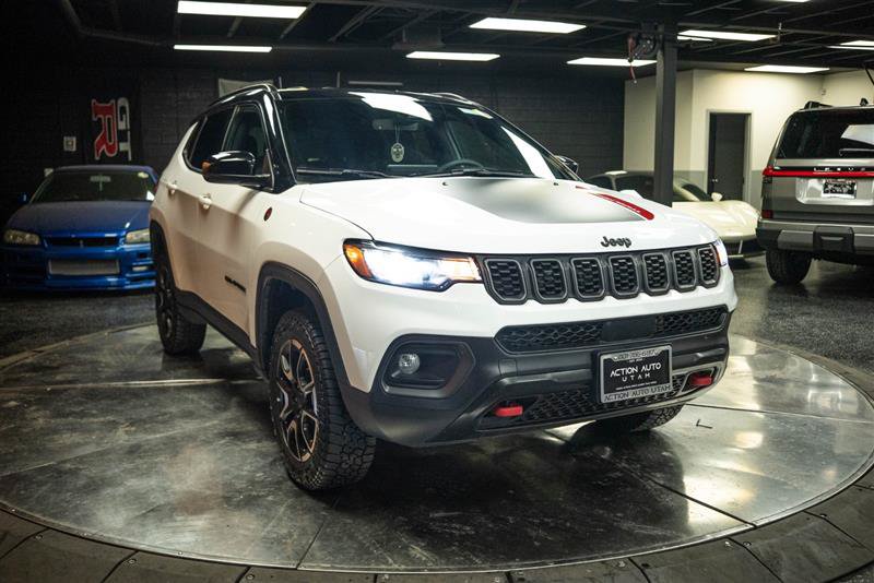 Used 2025 Jeep Compass Trailhawk AWD/4WD image 5
