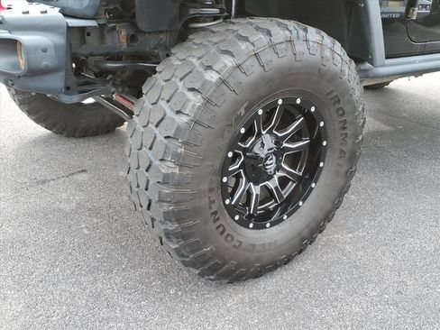 Used 2017 Jeep Wrangler Unlimited Rubicon image 13