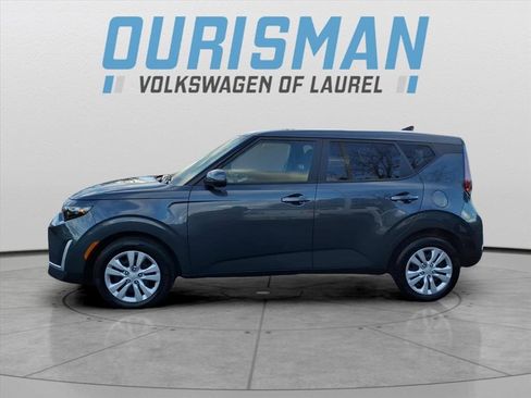 Used 2023 Kia Soul LX image 4