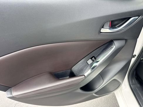 Used 2018 MAZDA MAZDA3 Touring image 10